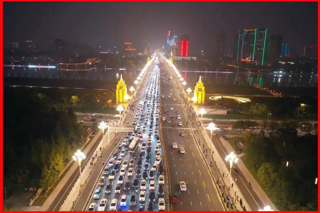 Lampu-Lampu China Baru di Jalan Yingze, Taiyuan, Jalan Utama Shanxi | Sebuah Penghormatan untuk Peringatan 75 Tahun Republik Rakyat Tiongkok Lampu-Lampu China Baru di Jalan Yingze, Taiyuan, Jalan Utama Shanxi | Sebuah Penghormatan untuk Peringatan 75 Tahun Republik Rakyat Tiongkok