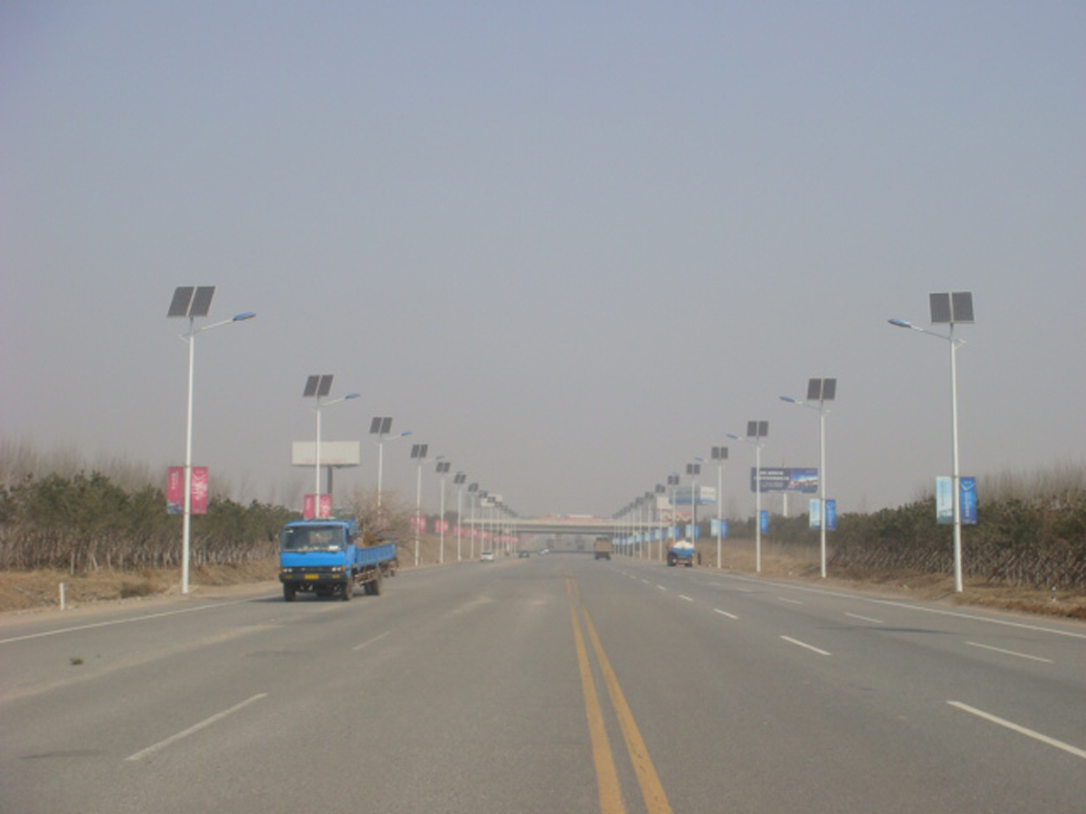 Solar Garden Lights vs Wired Outdoor Lights: Isang Kumpletong Gabay para sa Pagpili ng Ilaw sa Labas Solar Garden Lights vs Wired Outdoor Lights: Isang Kumpletong Gabay para sa Pagpili ng Ilaw sa Labas