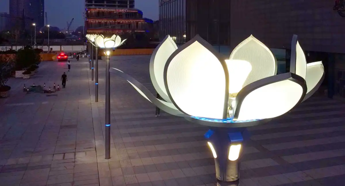 Blossoming Spring City, Smart Power for Dual-Carbon Goals | Sanxing Lighting’s Smart Streetlights Illuminate Jinan West Railway Station