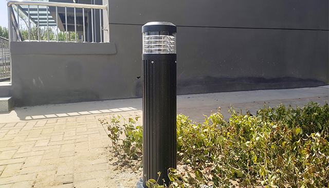 Đèn cỏ phía trước