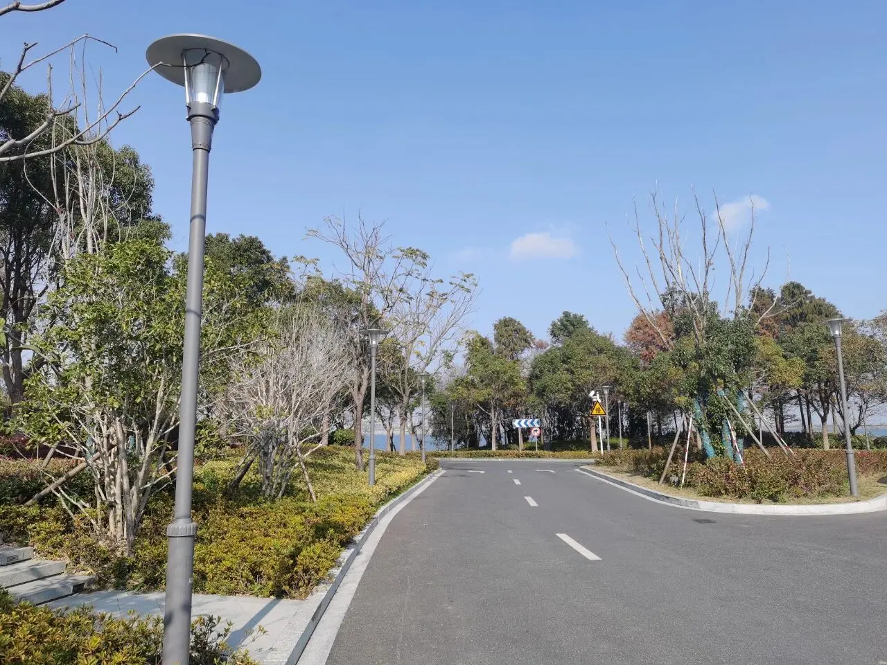 Ánh sáng ngoài trời có cực Ánh sáng ngoài trời có cực