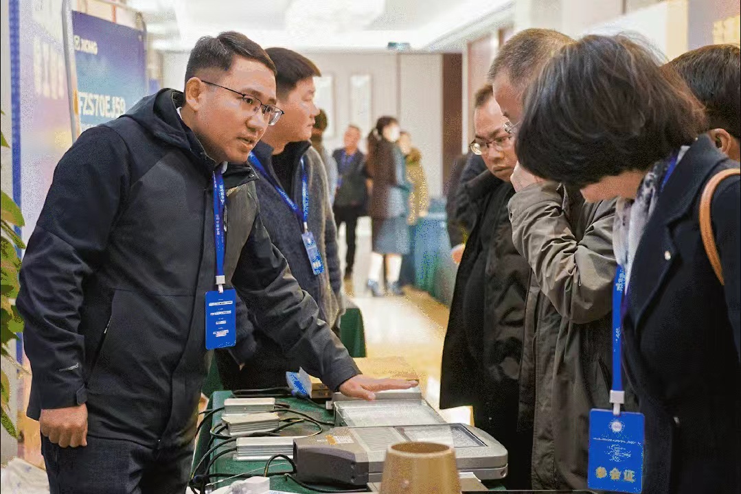 Pronunciar un discurso inaugural en la Conferencia de Desarrollo e Intercambio de Tecnología de Iluminación Urbana de Jiangxi y la Reunión Anual de Miembros de 2024.