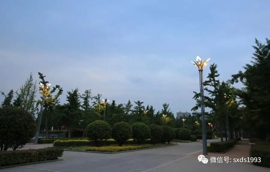 Lampu Tiang LED Luaran