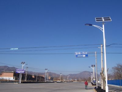 Luces solares de jardín vs. luces exteriores con cable: Guía completa para elegir iluminación exterior
