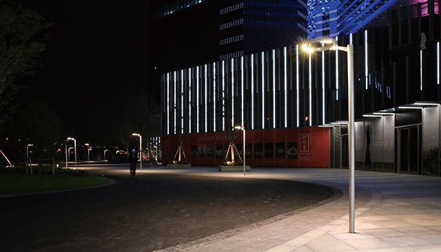 Большие уличные фонари