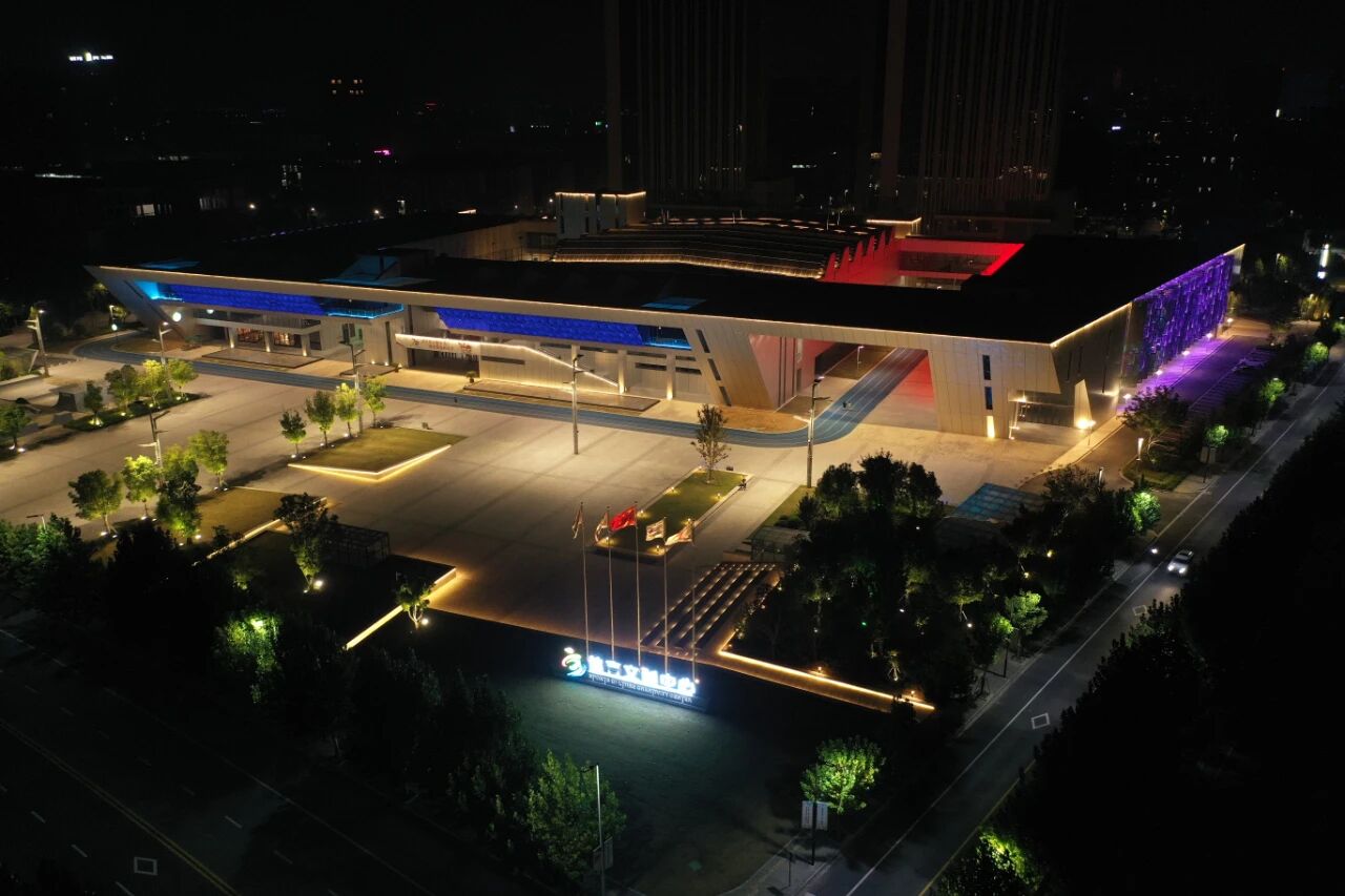 حيث تلتقي الثقافة بالإبداع: دراسة حالة لتصميم إضاءة الحدائق الطبيعية في "مركز جيانغسو تايتشو الرياضي والثقافي والإبداعي"