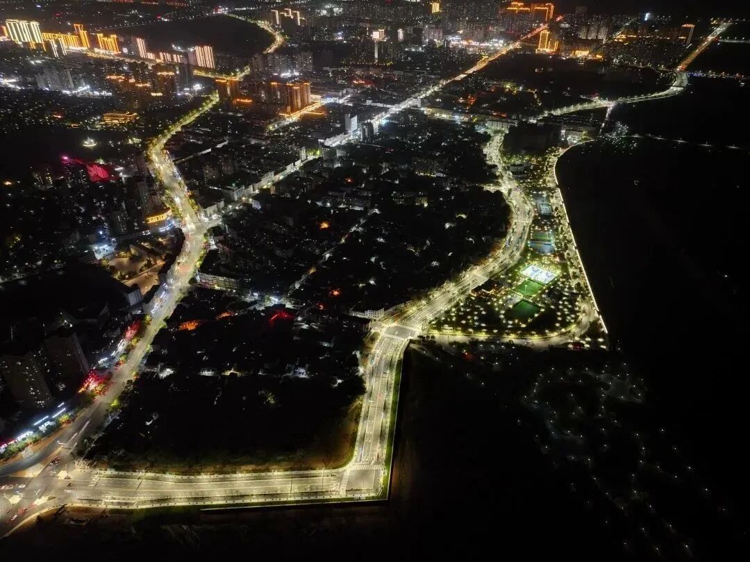 Ескі қаланы жөндеуде Sanxing жарықтандырудың біріктірілген жол тіректерін әдеттегі қолдану | Чжуншан жолы, Уху