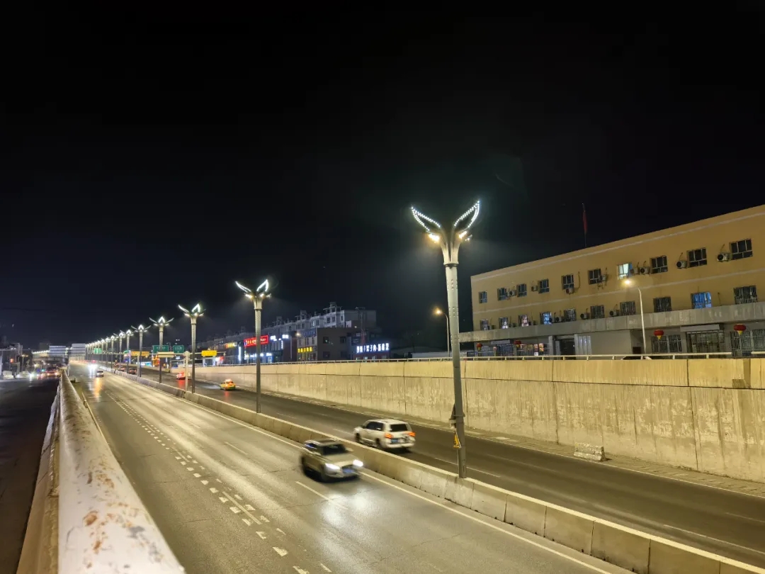 Ligtas at Maaasahan, Gawa ng Sanxing | Snow Lotus Street Light Renovation at Upgrade sa Urumqi, Xinjiang