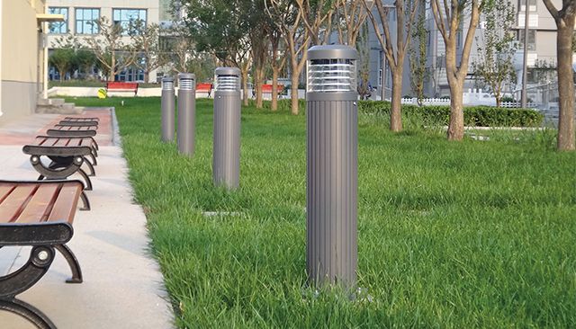 Mga Ilaw sa Harapan ng Lawn