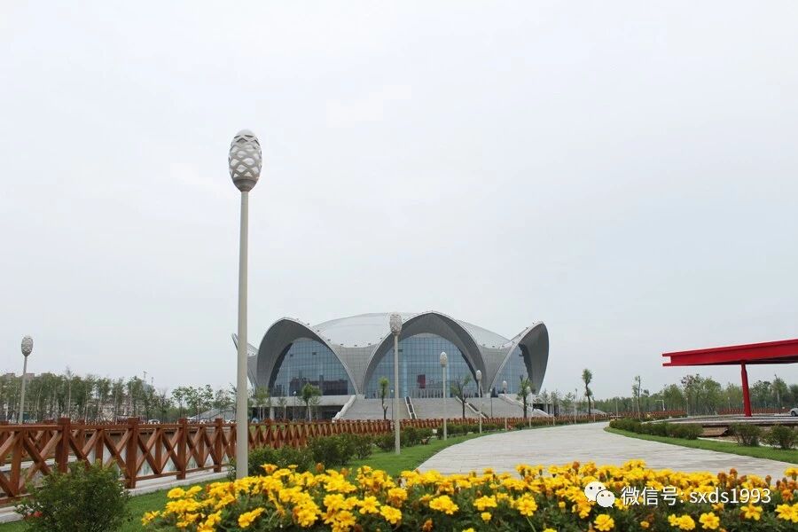 "Fruitful Harvest" LED Landscape Garden Light "Fruitful Harvest" LED Landscape Garden Light