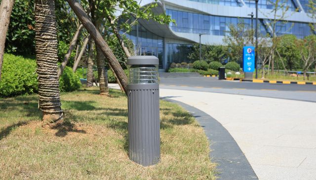 Mga Ilaw sa Harapan ng Lawn