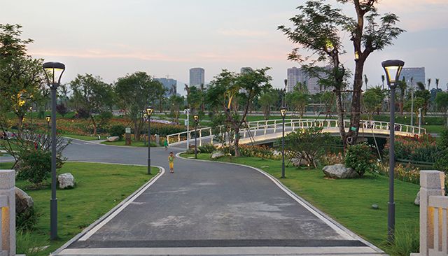 Лучшие умные уличные светильники