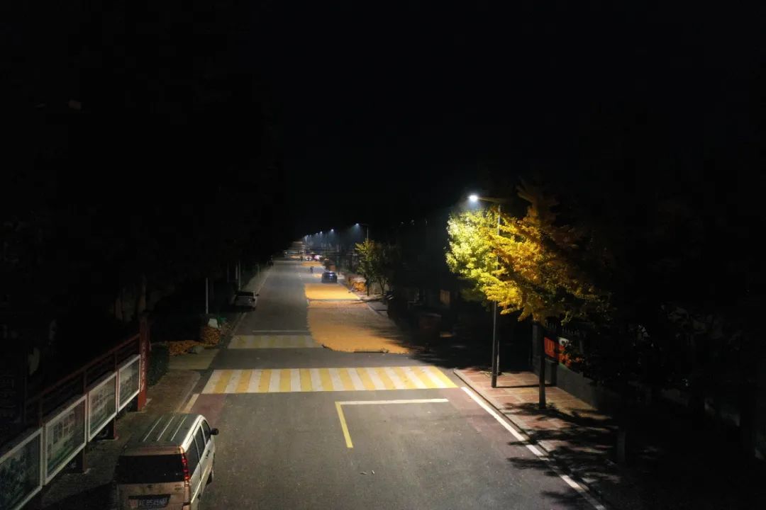 Hệ thống chiếu sáng thế hệ mới cho các dự án năng lượng mặt trời nông thôn | Ứng dụng đèn đường IoT năng lượng mặt trời đa năng "Xingrui" của Sanxing Lighting trên các tuyến đường xã hội