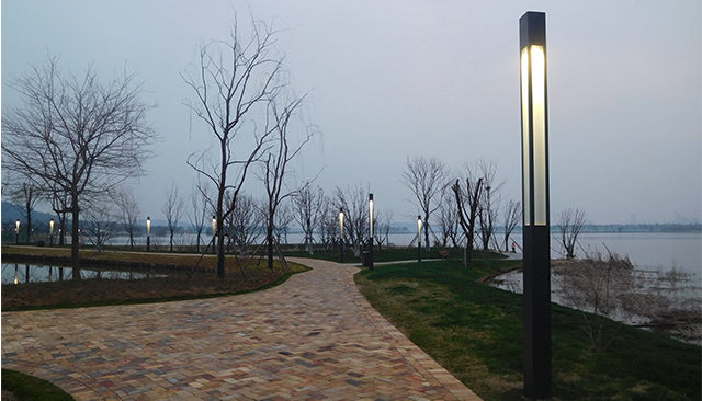 Đèn ngoài trời lớn