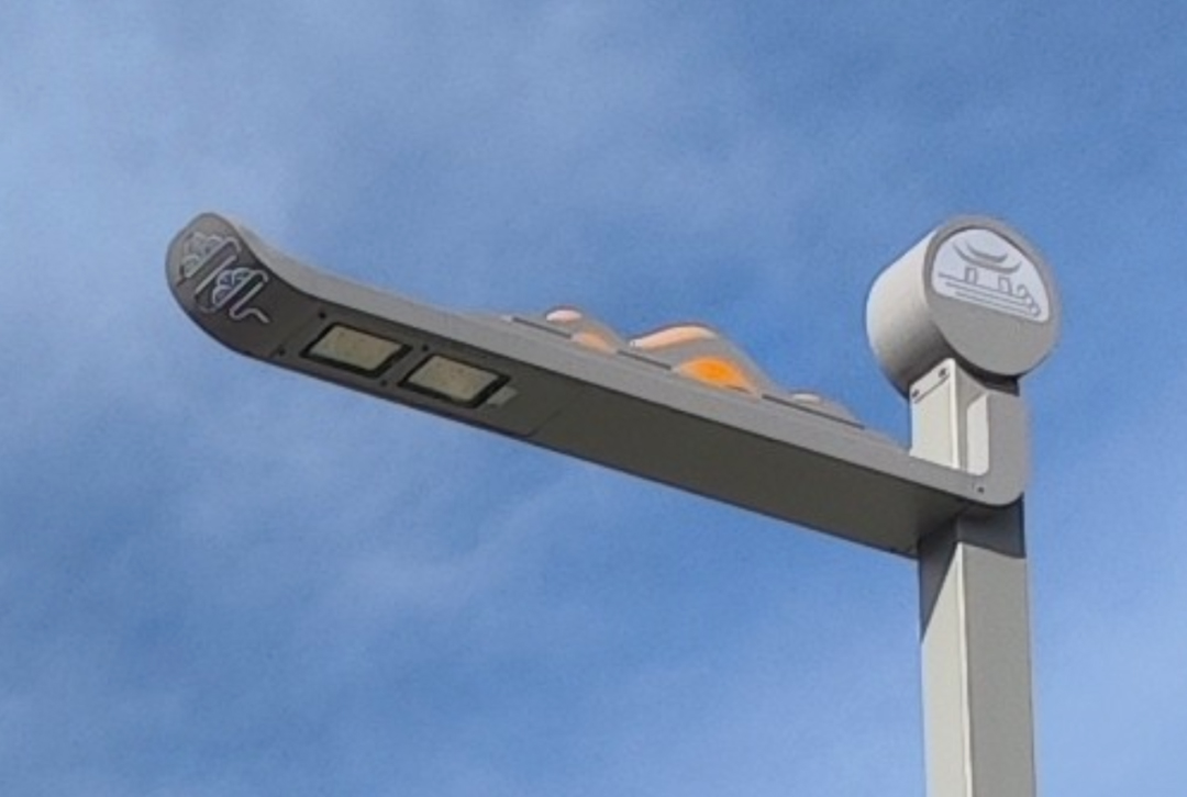 도로가 풍경과 조화를 이루며 풍경이 도로의 아름다움을 향상시킵니다. • 도시 문화 관광 도로에 "관산(Guanshan)" 신형 중국식 가로등 적용 • 푸젠성 유시 서부 고속도로