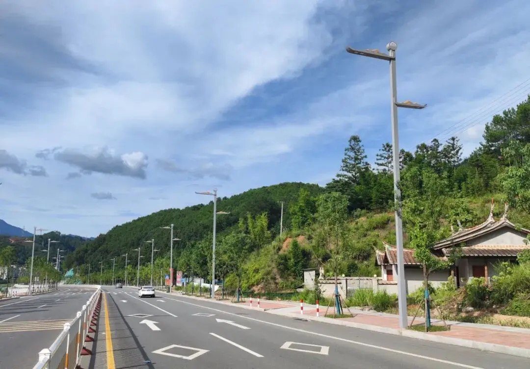Road Blends sa Scenery, Tanawin Pinahusay ang Road Beauty • Application ng "Guanshan" New Chinese-Style Streetlights sa Urban Cultural Tourism Roads • West Expressway, Youxi, Fujian