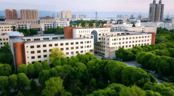 Outside Street Lamps (Honghu Series) – Landmark Smart Pole Project for Shihezi Urban Renewal by Sanxing Lighting