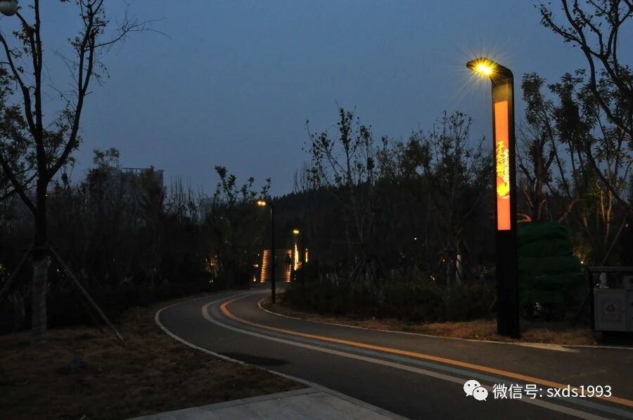J101 Colorful Stream Pathway Light J101 Colorful Stream Pathway Light