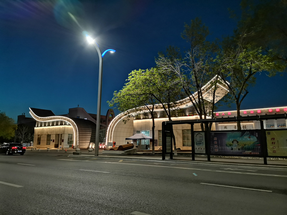 Sa labas ng mga Street Lamp Sa labas ng mga Street Lamp