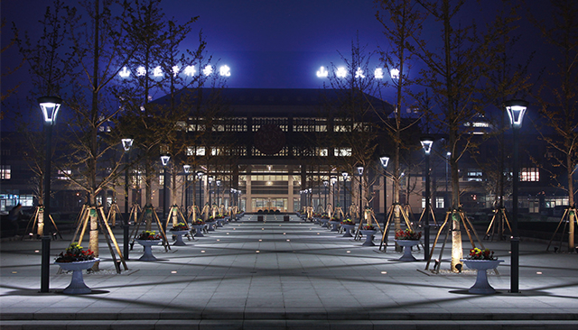 Lampu Luaran Dengan Tiang