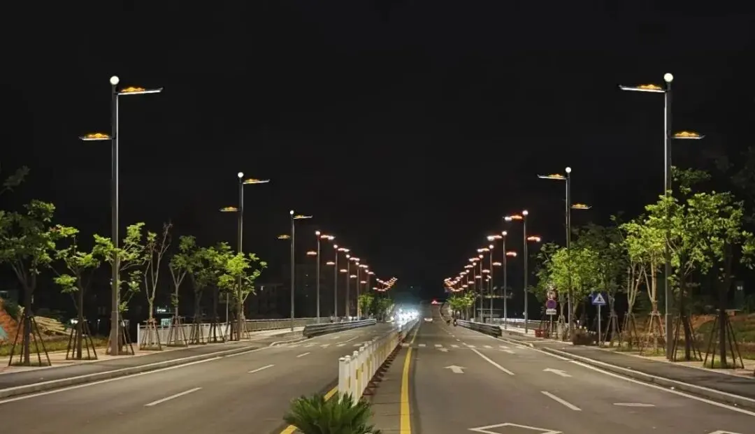 Road Blends sa Scenery, Tanawin Pinahusay ang Road Beauty • Application ng "Guanshan" New Chinese-Style Streetlights sa Urban Cultural Tourism Roads • West Expressway, Youxi, Fujian