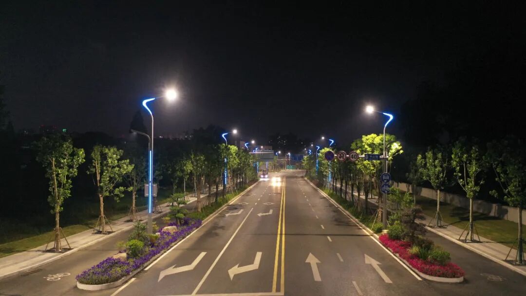 Ескі қаланы жөндеуде Sanxing жарықтандырудың біріктірілген жол тіректерін әдеттегі қолдану | Чжуншан жолы, Уху