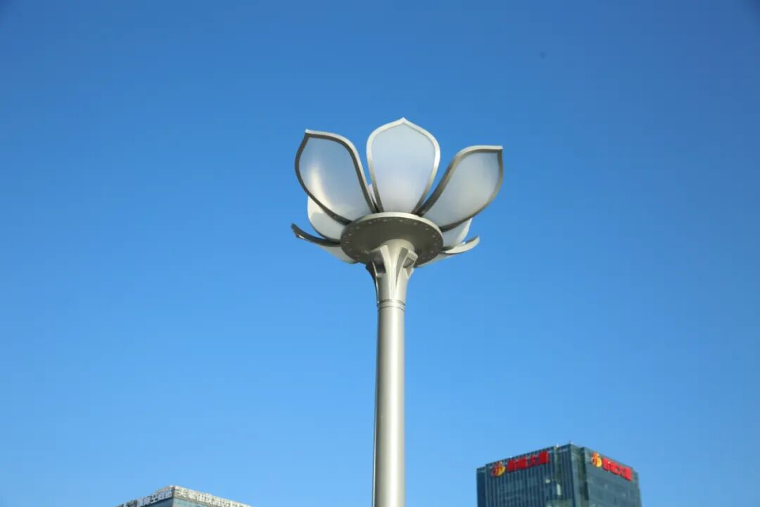 Расцветающий весенний город: интеллектуальное энергоснабжение для достижения двойных целей по сокращению выбросов углекислого газа | Умные уличные фонари от Sanxing Lighting освещают Западный железнодорожный вокзал Цзинаня Расцветающий весенний город: интеллектуальное энергоснабжение для достижения двойных целей по сокращению выбросов углекислого газа | Умные уличные фонари от Sanxing Lighting освещают Западный железнодорожный вокзал Цзинаня