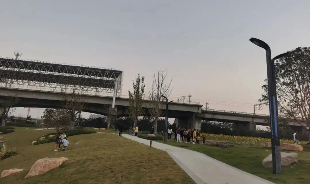 Taa za Sanxing Huangazia Kituo cha Kusini cha Hangzhou Linping