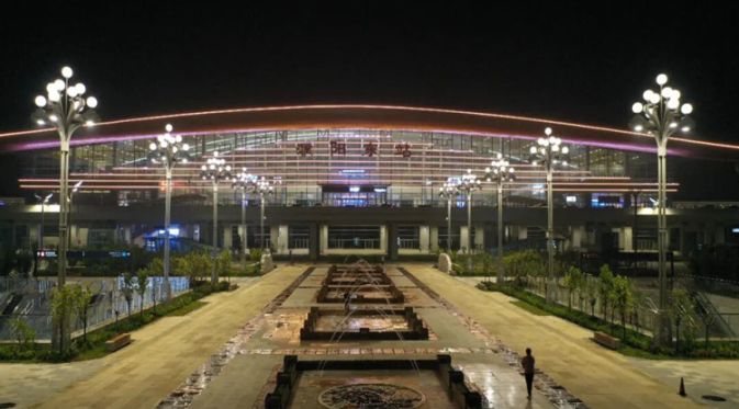 أبرز ملامح المشروع: خط سكة حديد تشنغتشو-جينان فائق السرعة • محطة بويانغ الشرقية